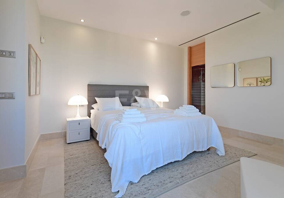 Modern villa with panoramic views in Nueva Andalucía