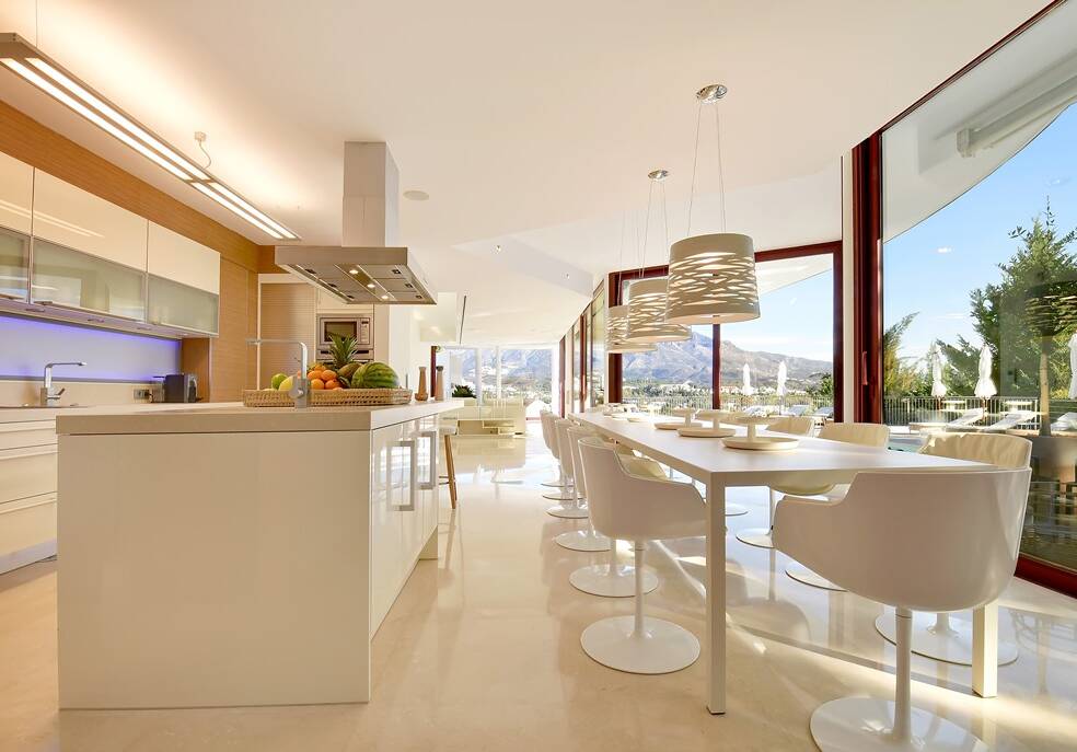 Modern villa with panoramic views in Nueva Andalucía