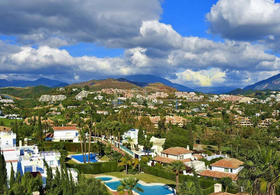 Modern villa with panoramic views in Nueva Andalucía