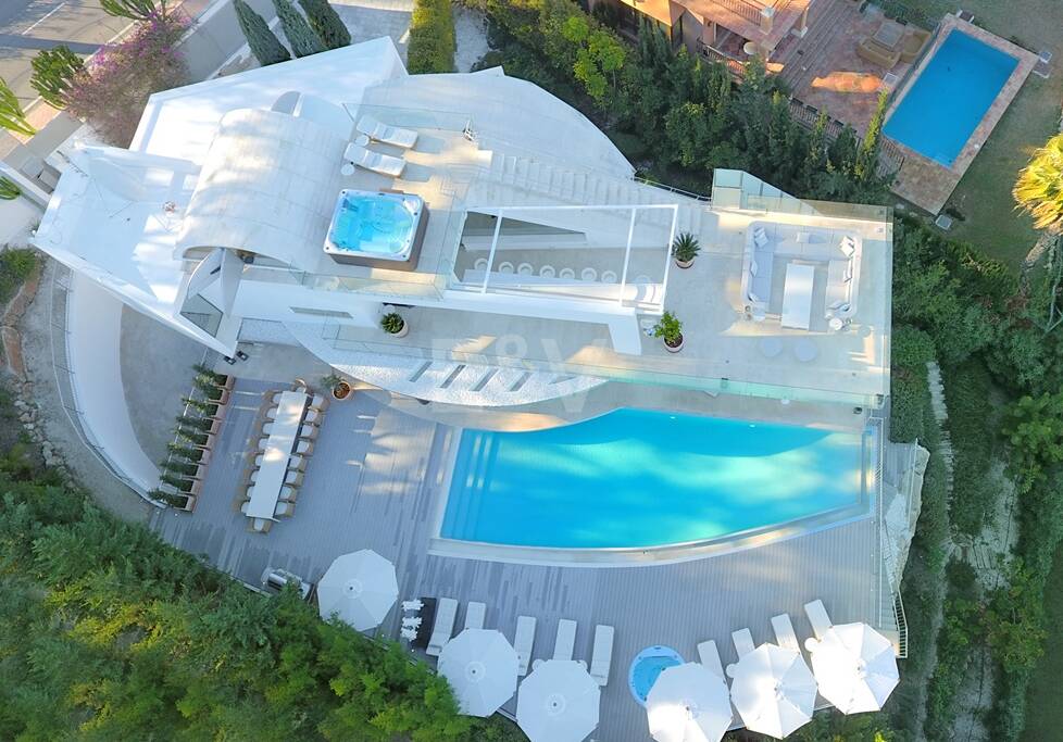 Modern villa with panoramic views in Nueva Andalucía