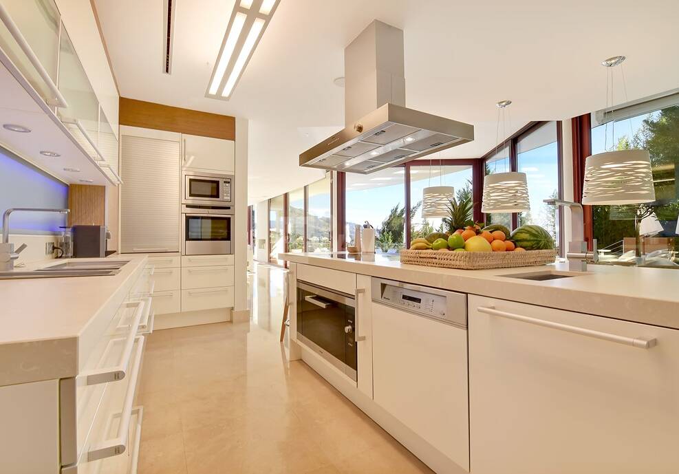 Modern villa with panoramic views in Nueva Andalucía