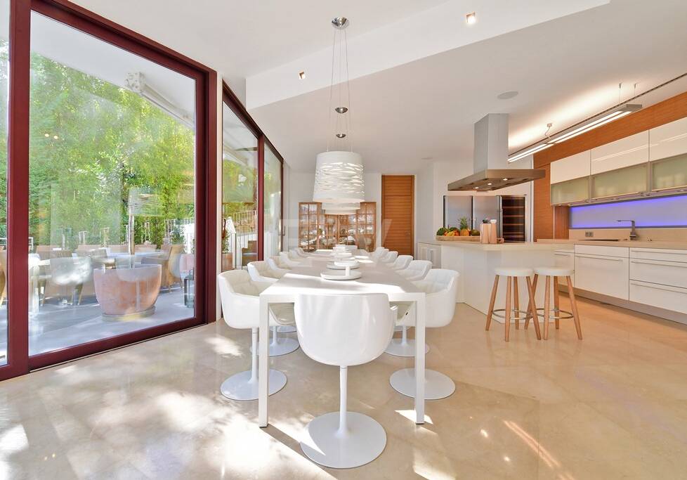 Modern villa with panoramic views in Nueva Andalucía