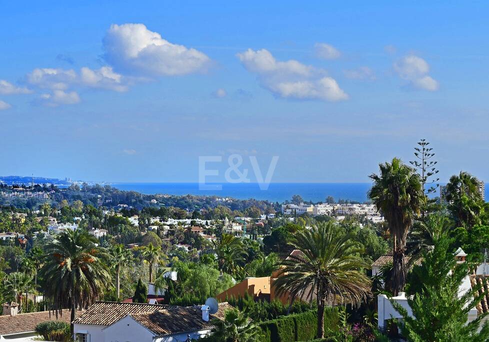 Modern villa with panoramic views in Nueva Andalucía