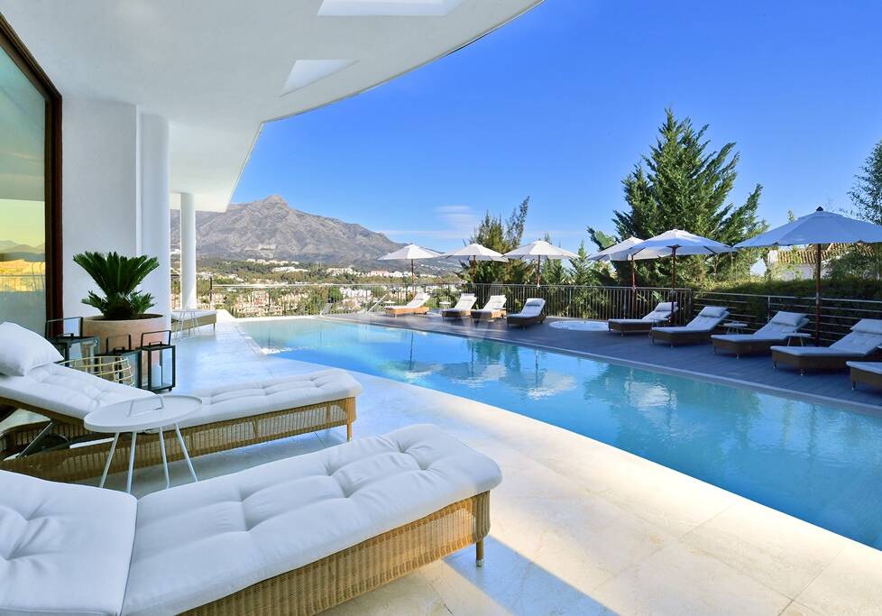 Modern villa with panoramic views in Nueva Andalucía