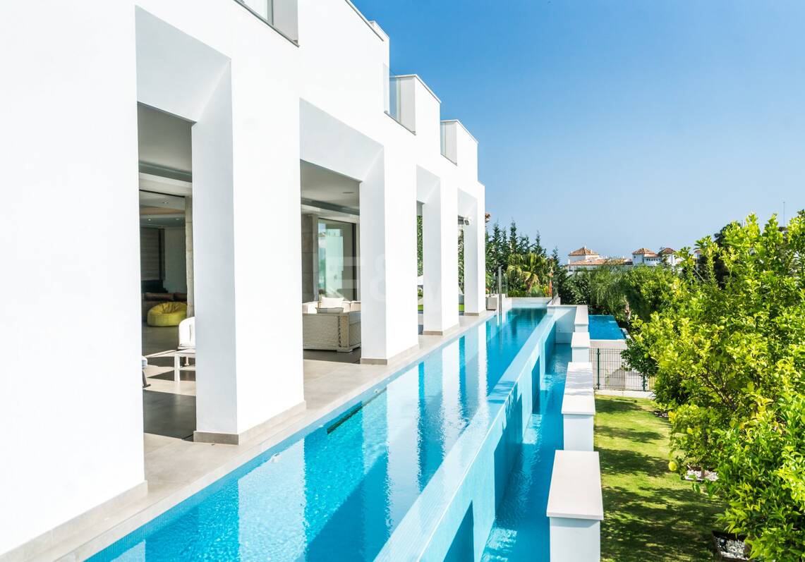 Prächtige Luxusvilla in Puerto Banús mit hochmodernem Design