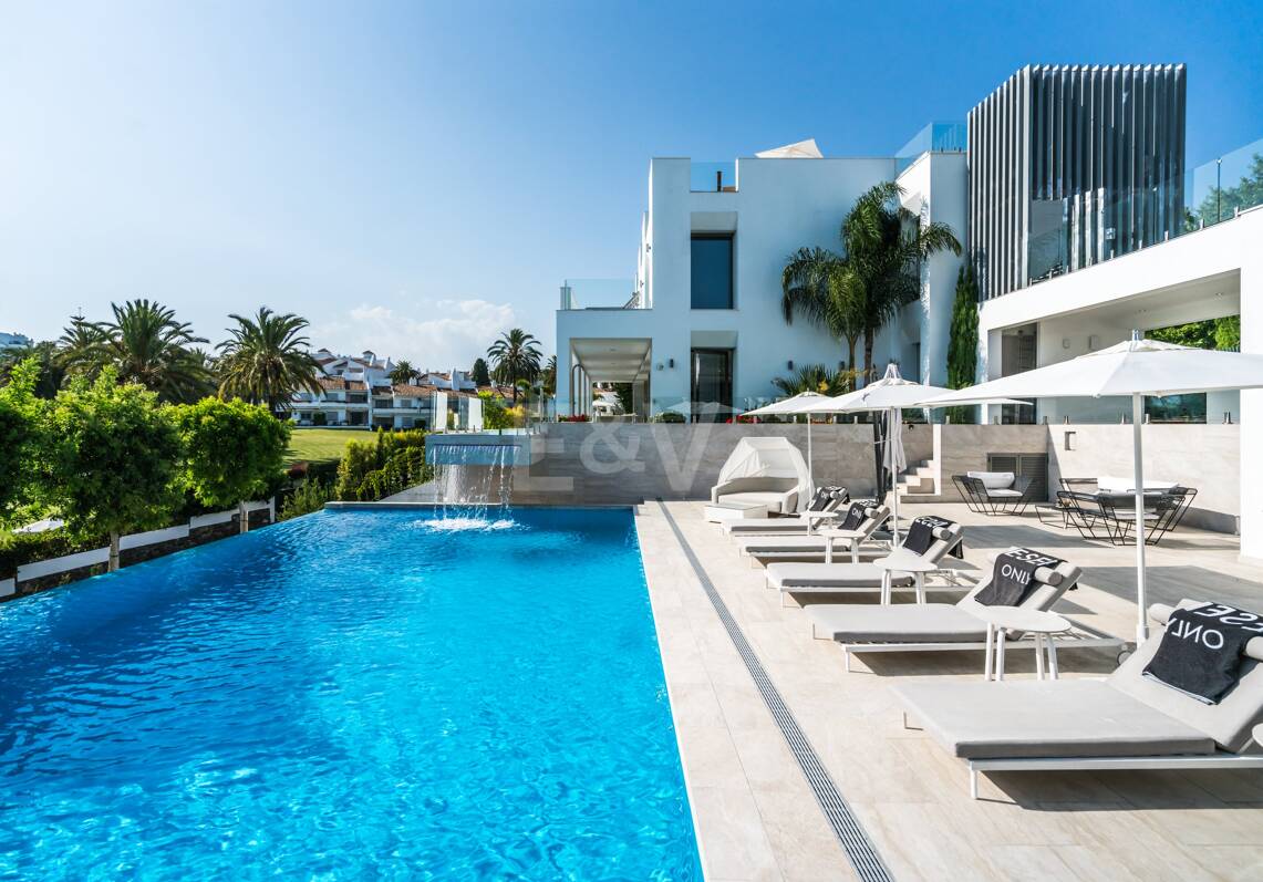 Prächtige Luxusvilla in Puerto Banús mit hochmodernem Design