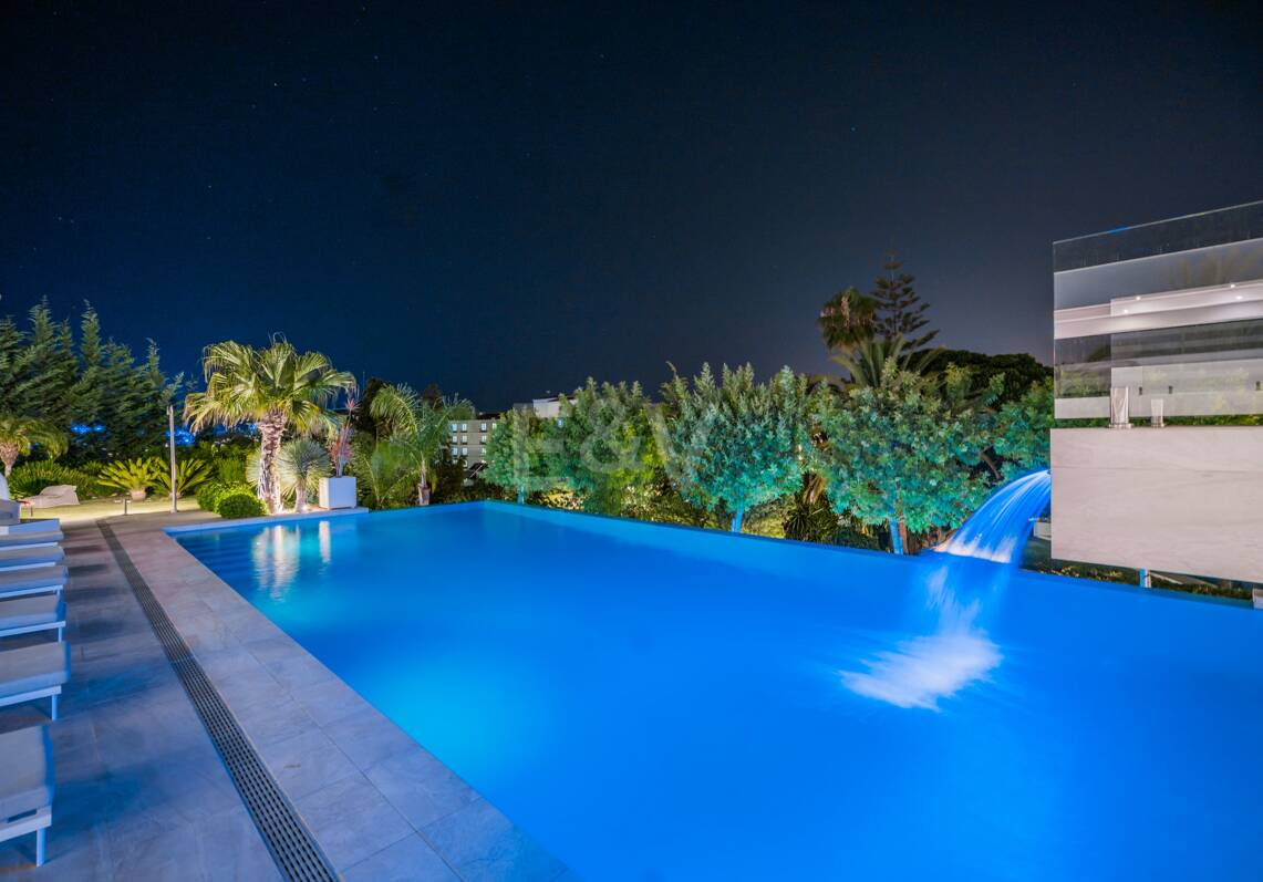 Prächtige Luxusvilla in Puerto Banús mit hochmodernem Design
