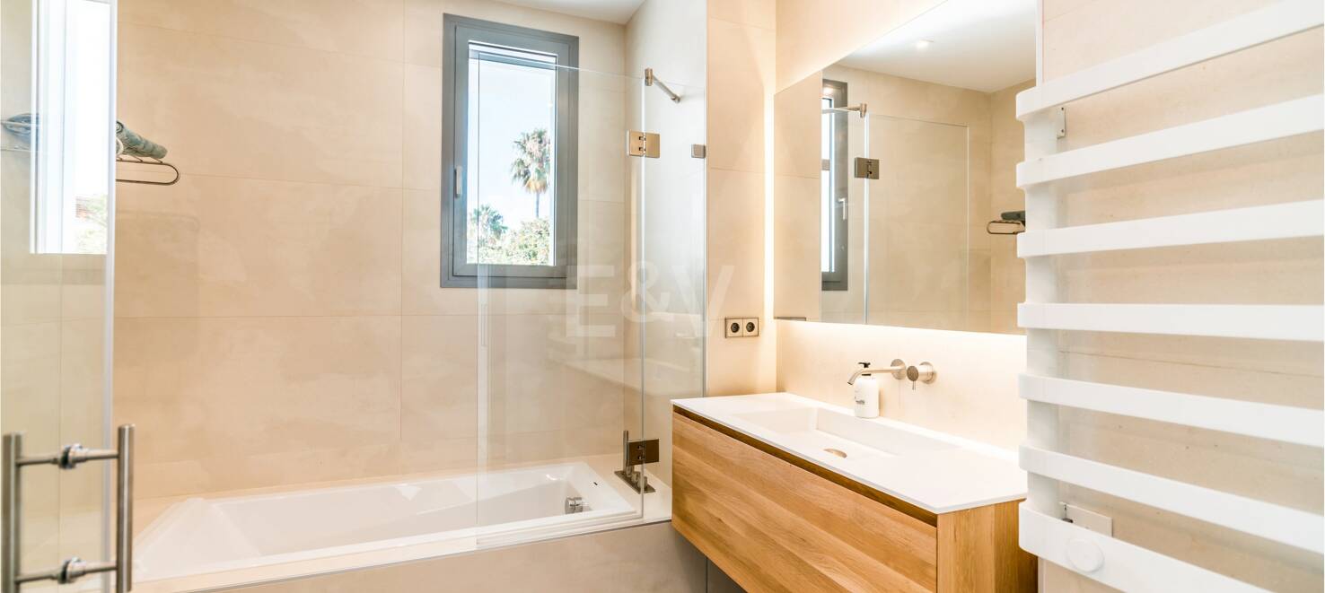 Prächtige Luxusvilla in Puerto Banús mit hochmodernem Design