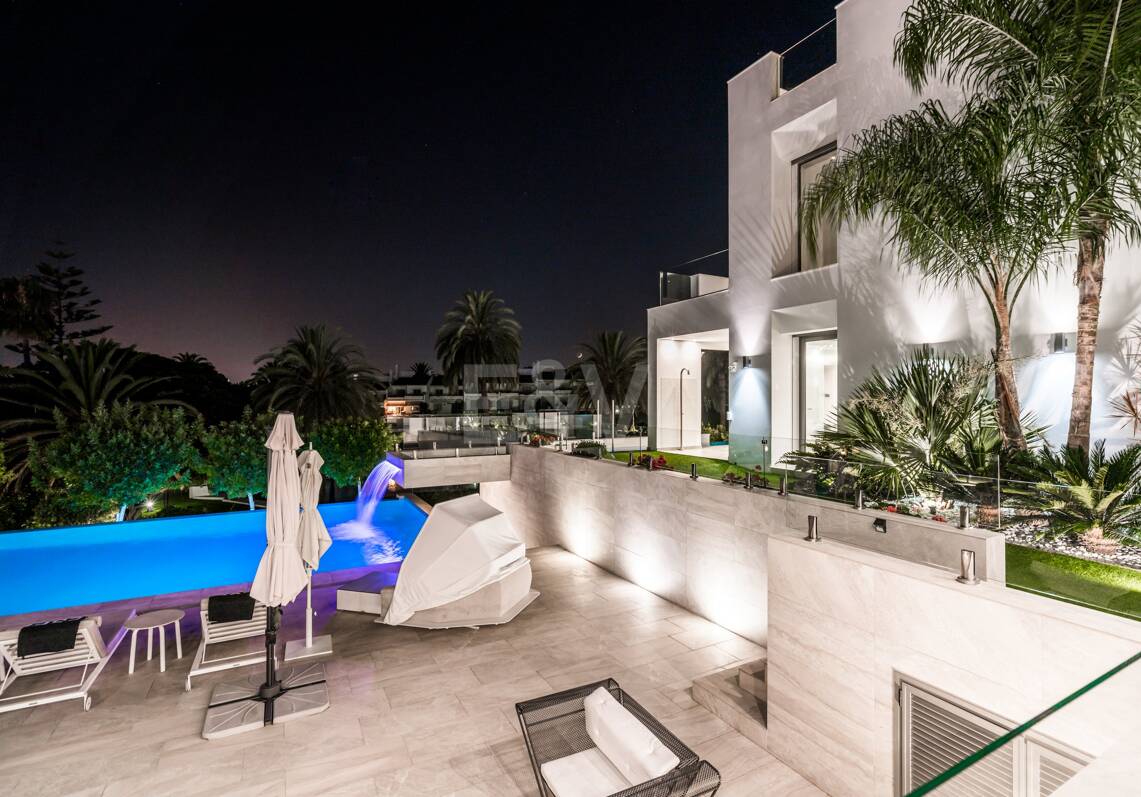 Prächtige Luxusvilla in Puerto Banús mit hochmodernem Design