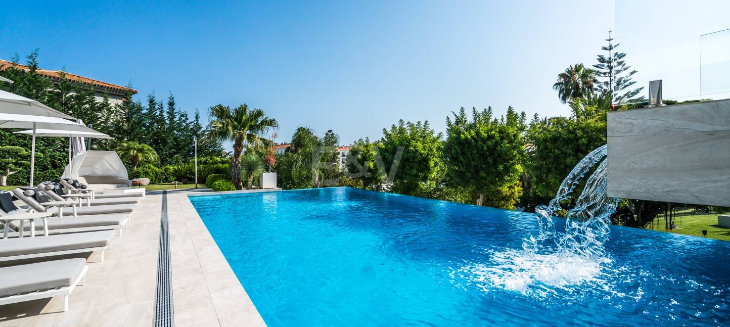 Prächtige Luxusvilla in Puerto Banús mit hochmodernem Design