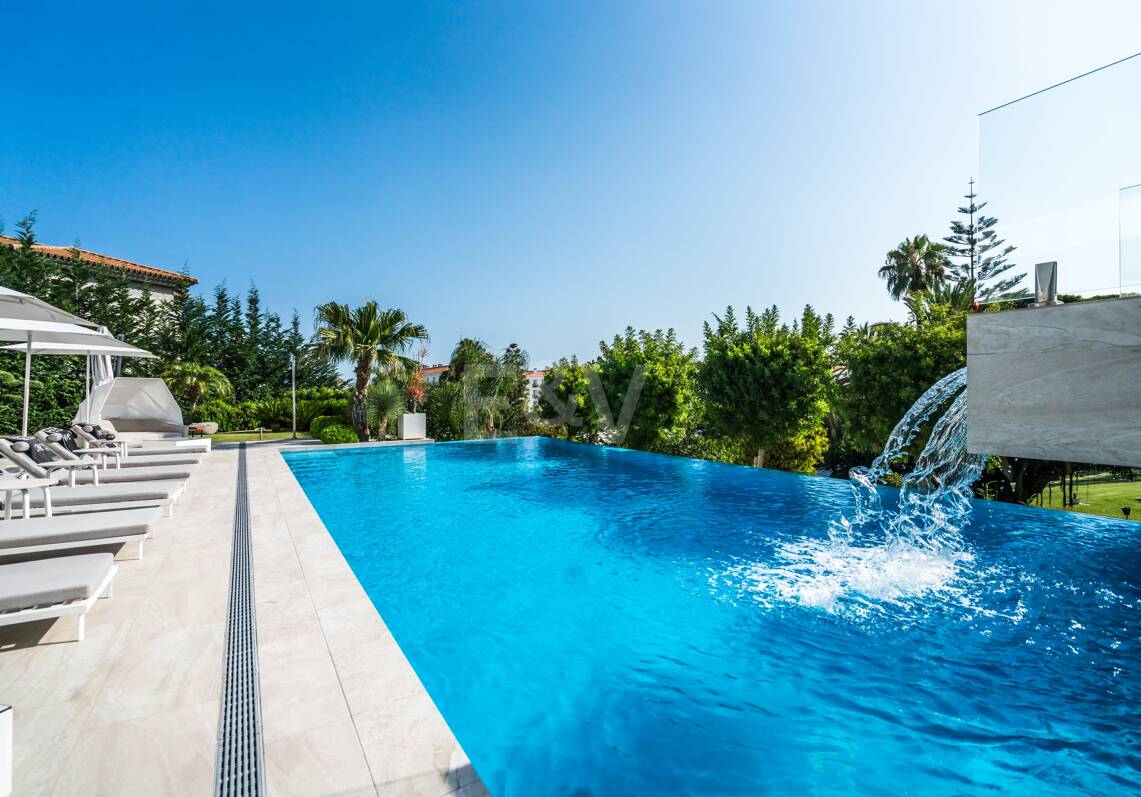 Prächtige Luxusvilla in Puerto Banús mit hochmodernem Design