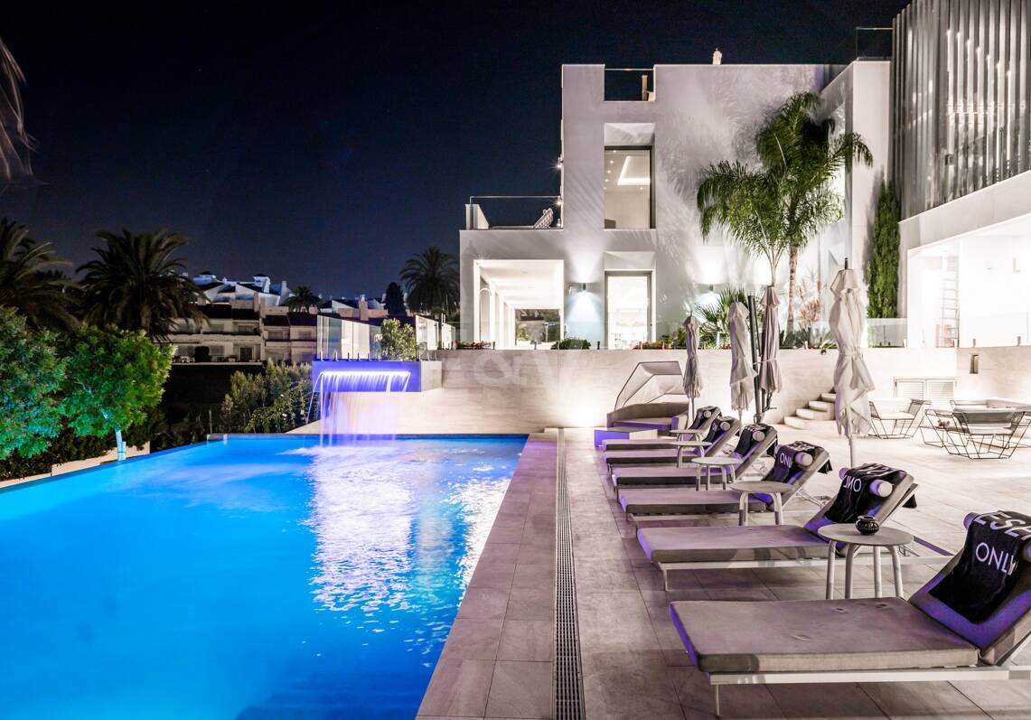 Prächtige Luxusvilla in Puerto Banús mit hochmodernem Design