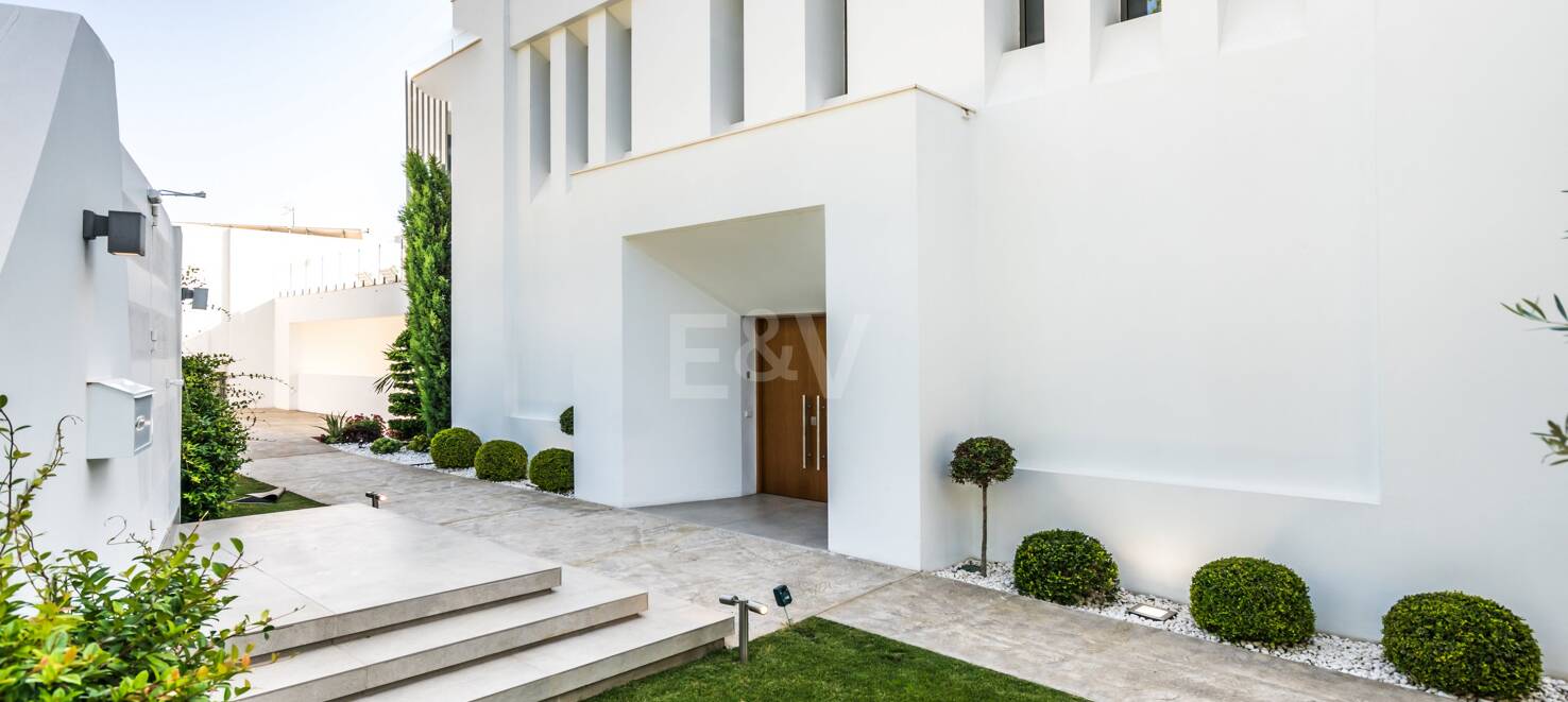 Prächtige Luxusvilla in Puerto Banús mit hochmodernem Design