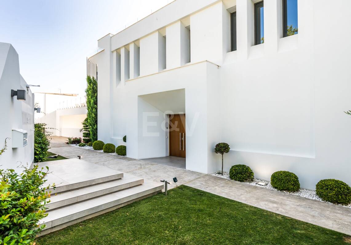 Prächtige Luxusvilla in Puerto Banús mit hochmodernem Design
