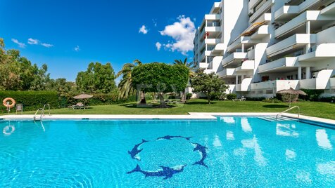 Weitläufiges Apartment in der Golfanlage Guadalmina in erster Linie