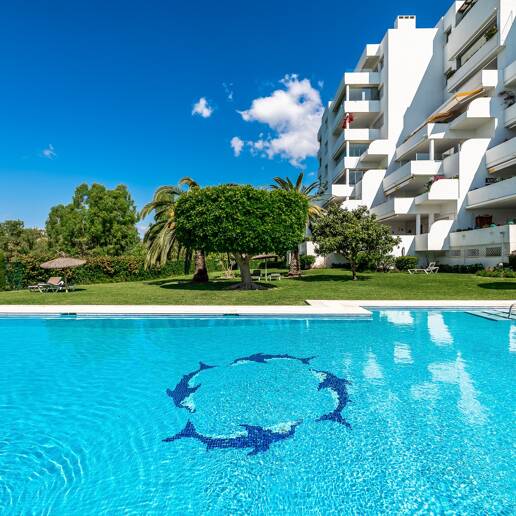 Expansiv Guadalmina Lägenhet i Frontline Golf Community