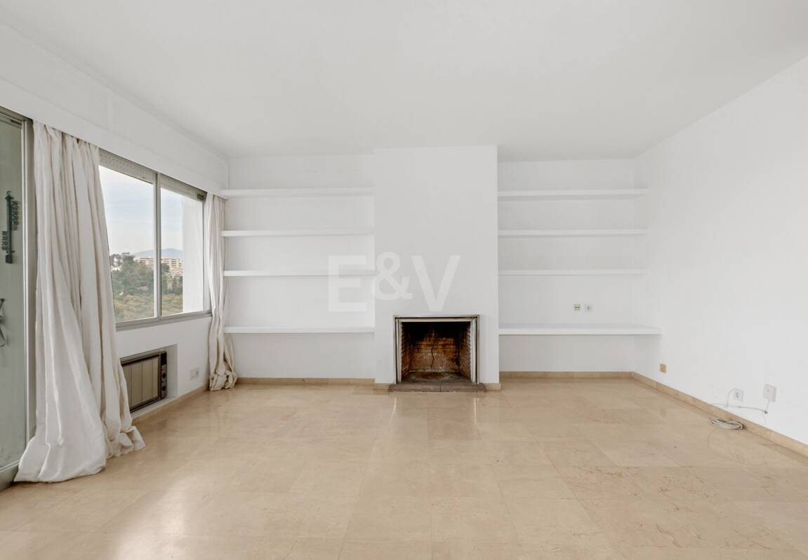 Expansiv Guadalmina Lägenhet i Frontline Golf Community