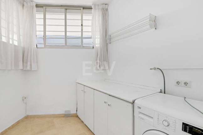 Expansiv Guadalmina Lägenhet i Frontline Golf Community