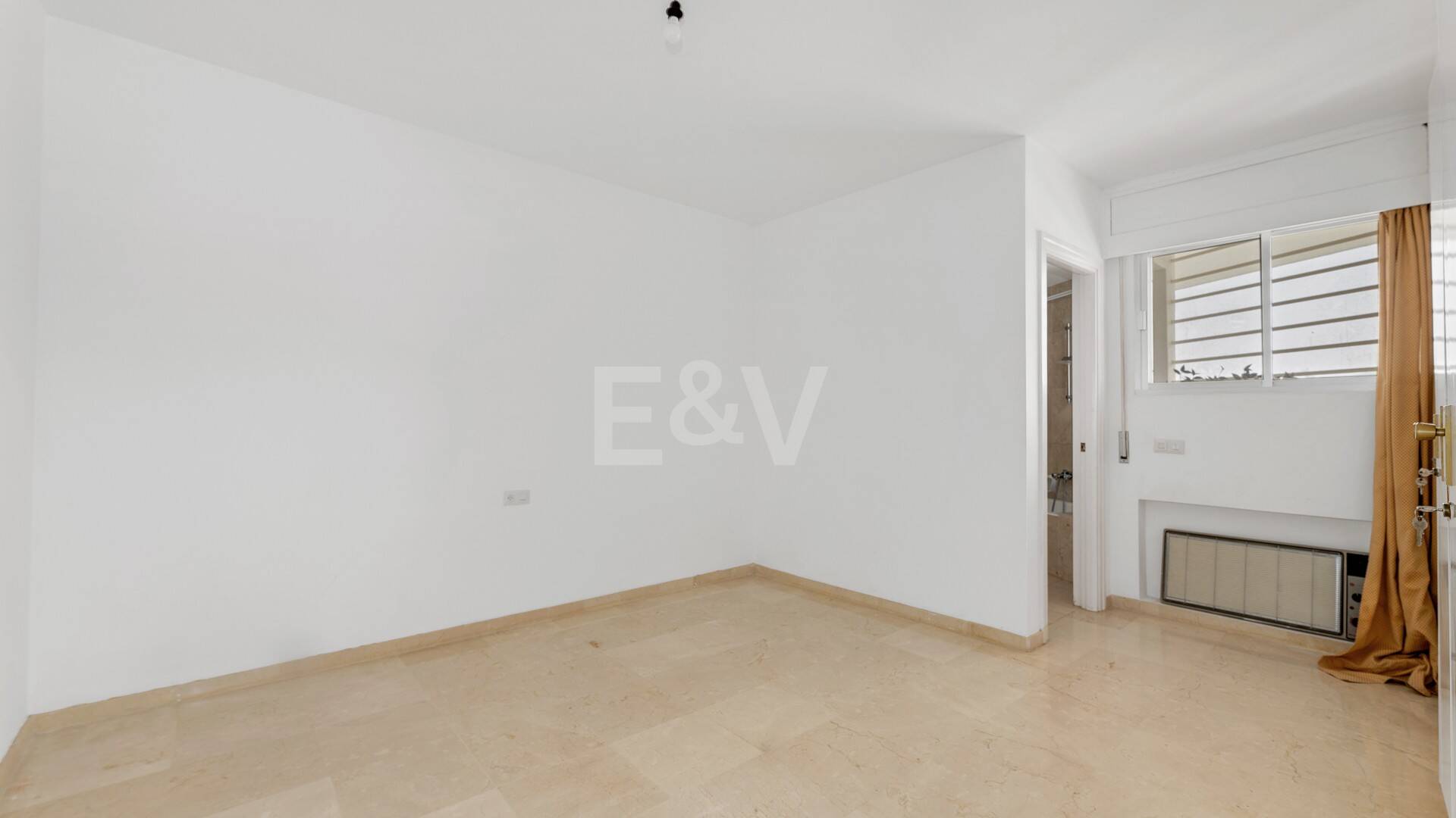 Expansiv Guadalmina Lägenhet i Frontline Golf Community