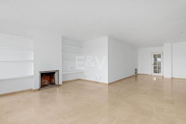 Expansiv Guadalmina Lägenhet i Frontline Golf Community