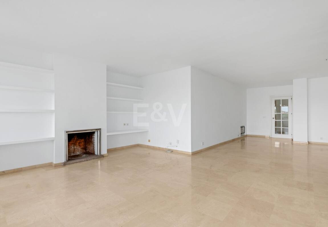 Expansiv Guadalmina Lägenhet i Frontline Golf Community