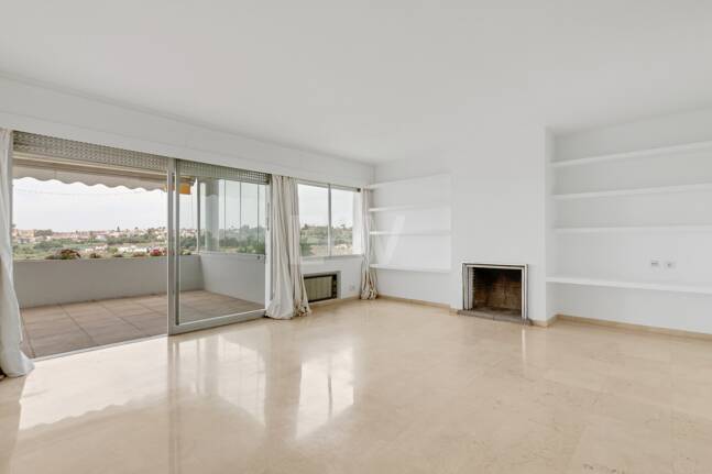 Expansiv Guadalmina Lägenhet i Frontline Golf Community