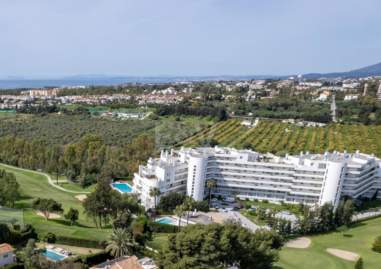 Expansiv Guadalmina Lägenhet i Frontline Golf Community