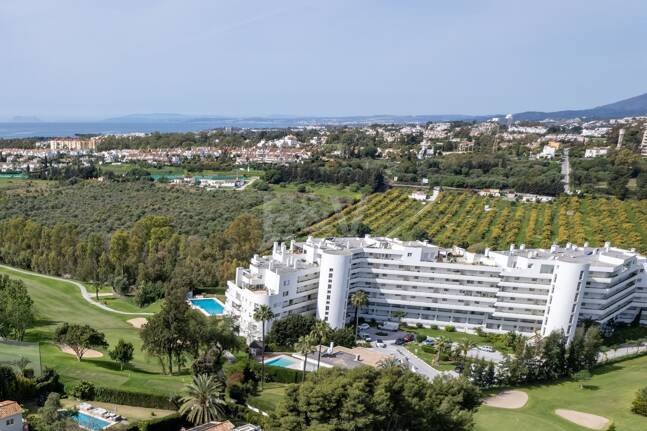 Expansiv Guadalmina Lägenhet i Frontline Golf Community