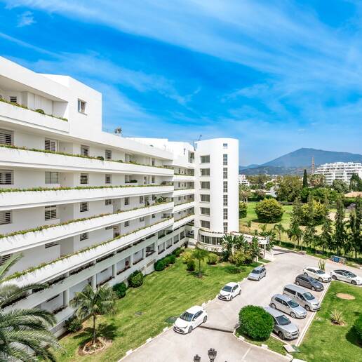Expansiv Guadalmina Lägenhet i Frontline Golf Community