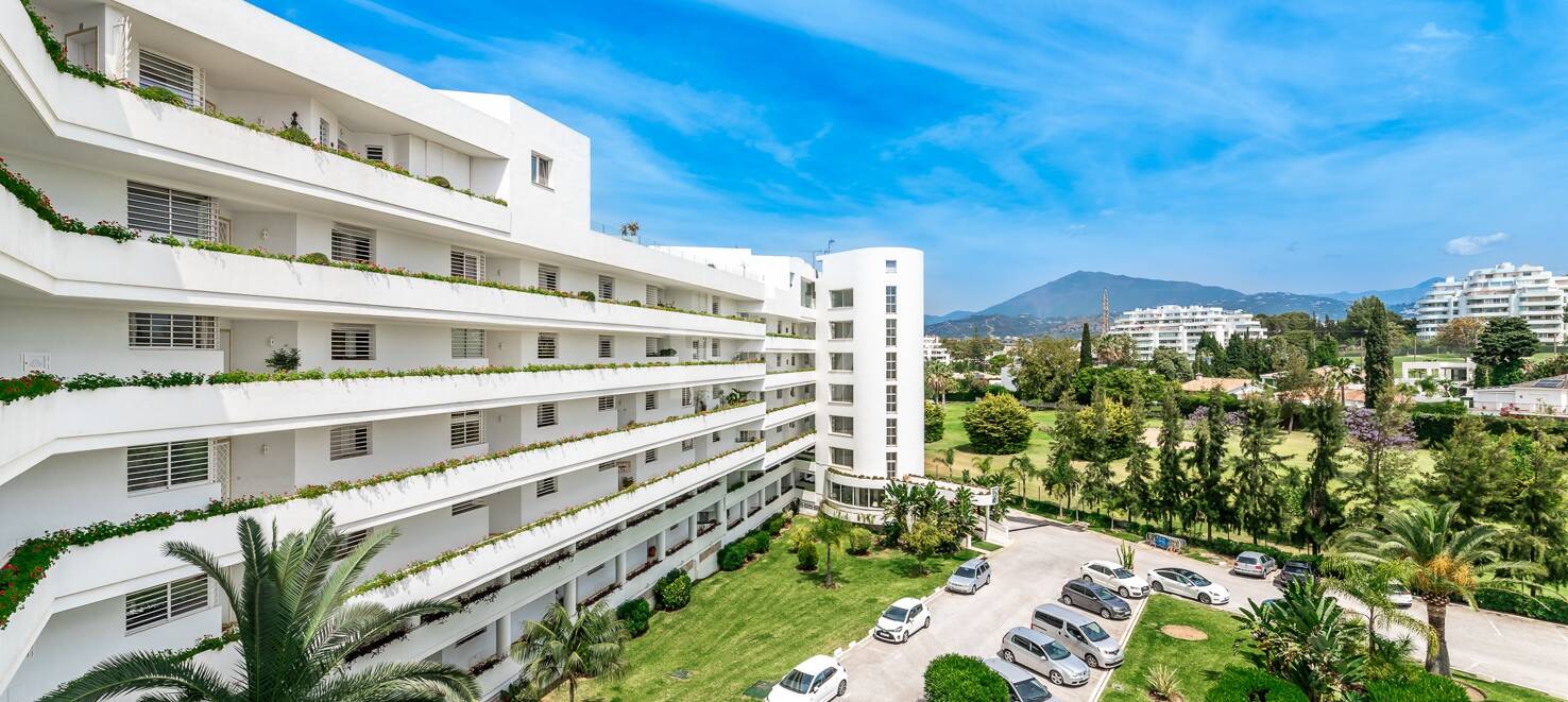 Expansiv Guadalmina Lägenhet i Frontline Golf Community