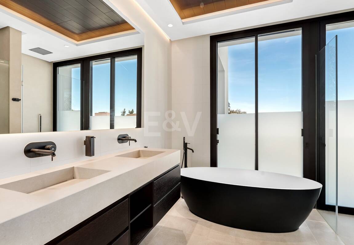 Stylish Modern Villa in La Fuente, Walking Distance to the Beach