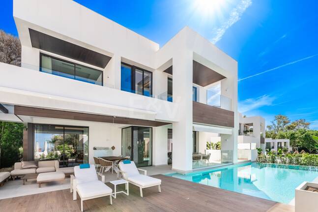 Stylish Modern Villa in La Fuente, Walking Distance to the Beach