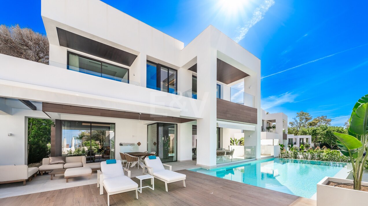 Stylish Modern Villa in La Fuente, Walking Distance to the Beach