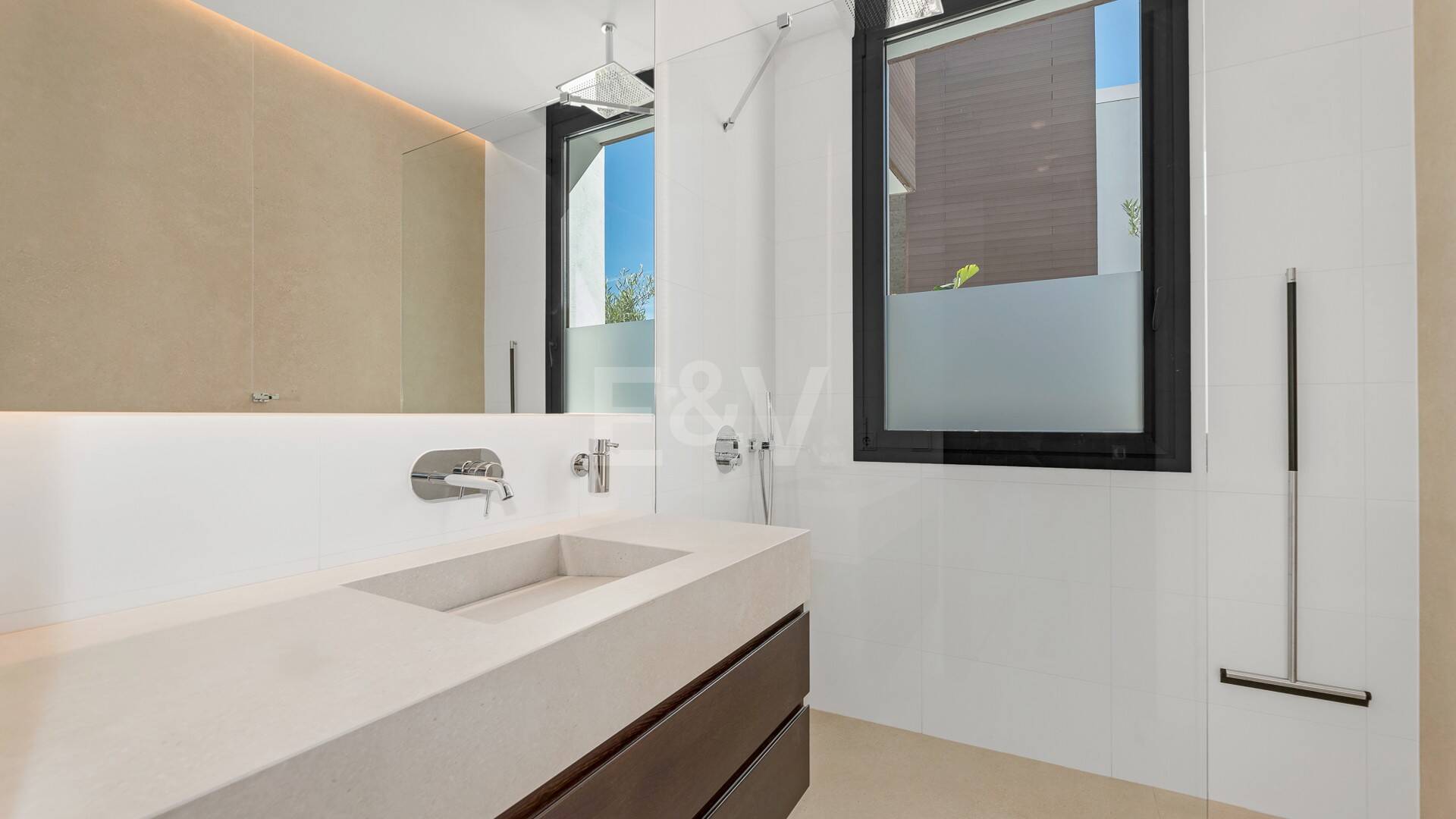 Stylish Modern Villa in La Fuente, Walking Distance to the Beach