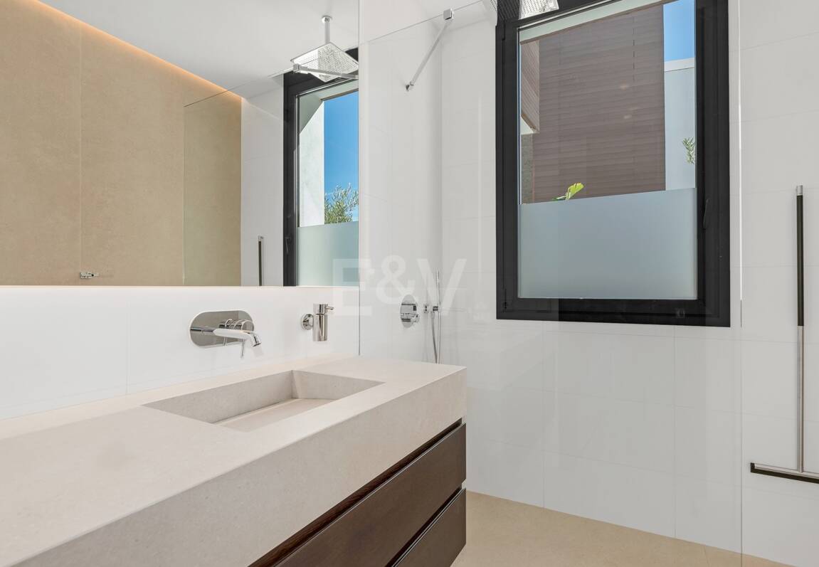 Stylish Modern Villa in La Fuente, Walking Distance to the Beach