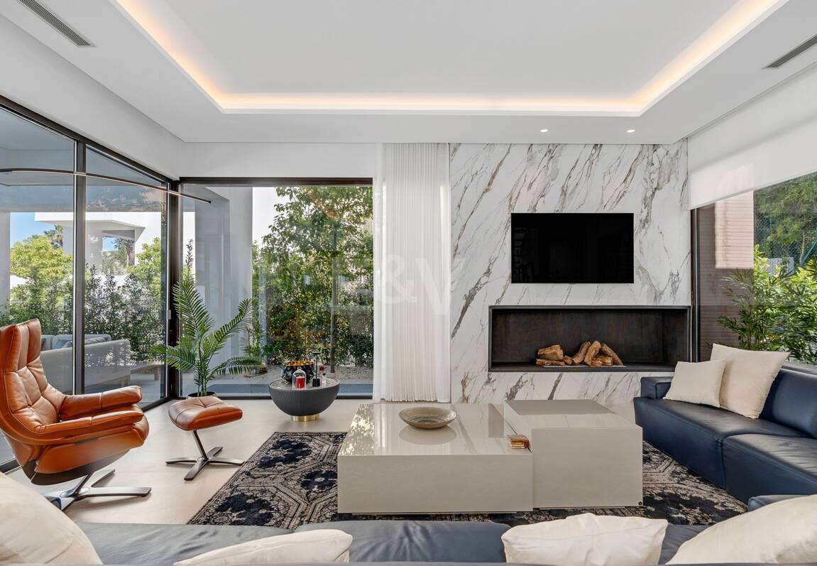 Stylish Modern Villa in La Fuente, Walking Distance to the Beach