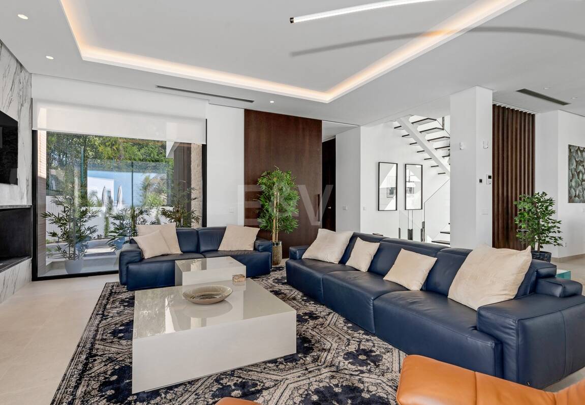 Stylish Modern Villa in La Fuente, Walking Distance to the Beach