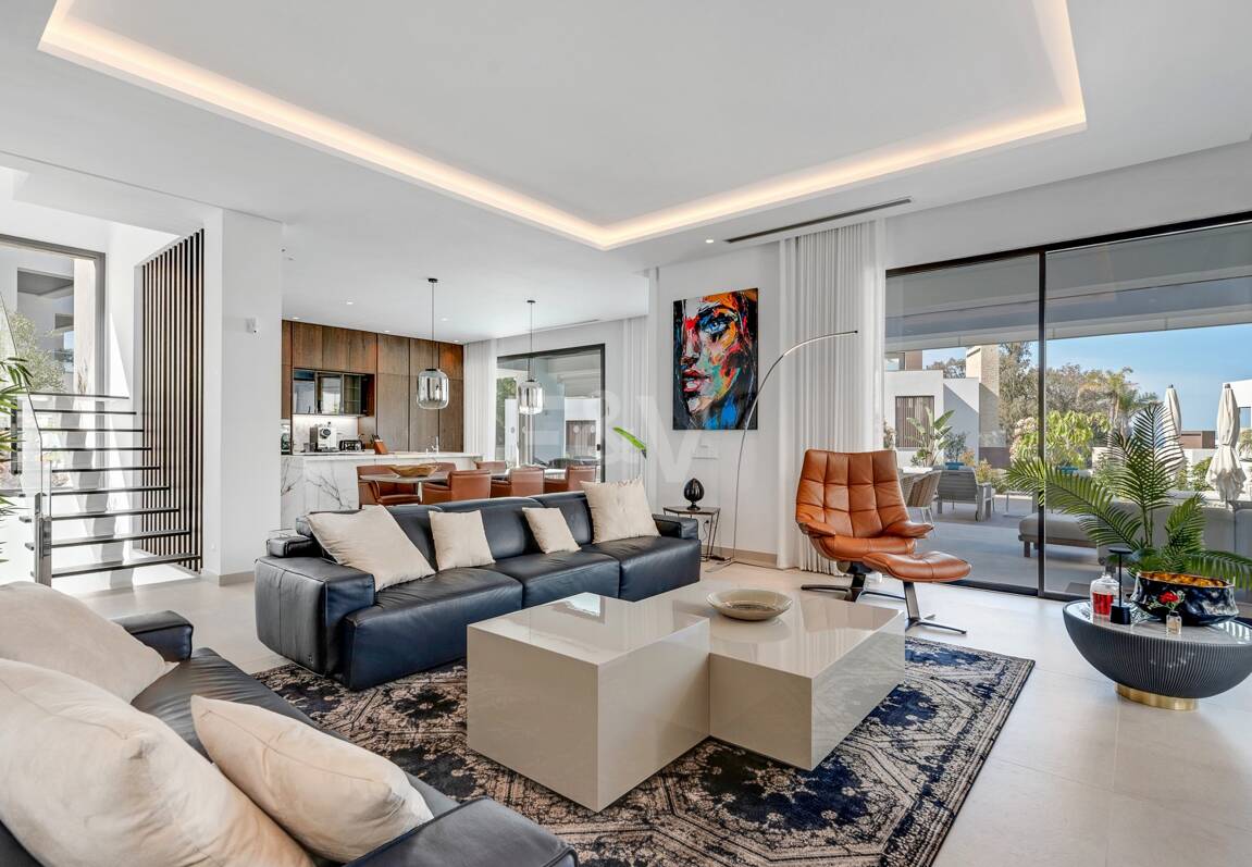 Stylish Modern Villa in La Fuente, Walking Distance to the Beach