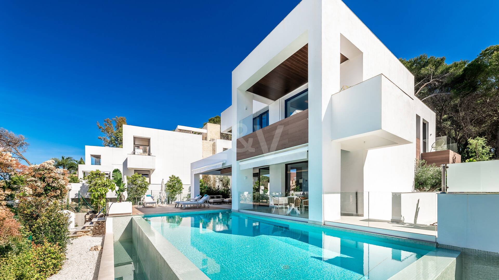 Stylish Modern Villa in La Fuente, Walking Distance to the Beach