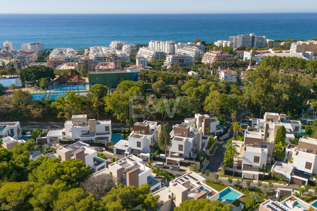 Stylish Modern Villa in La Fuente, Walking Distance to the Beach