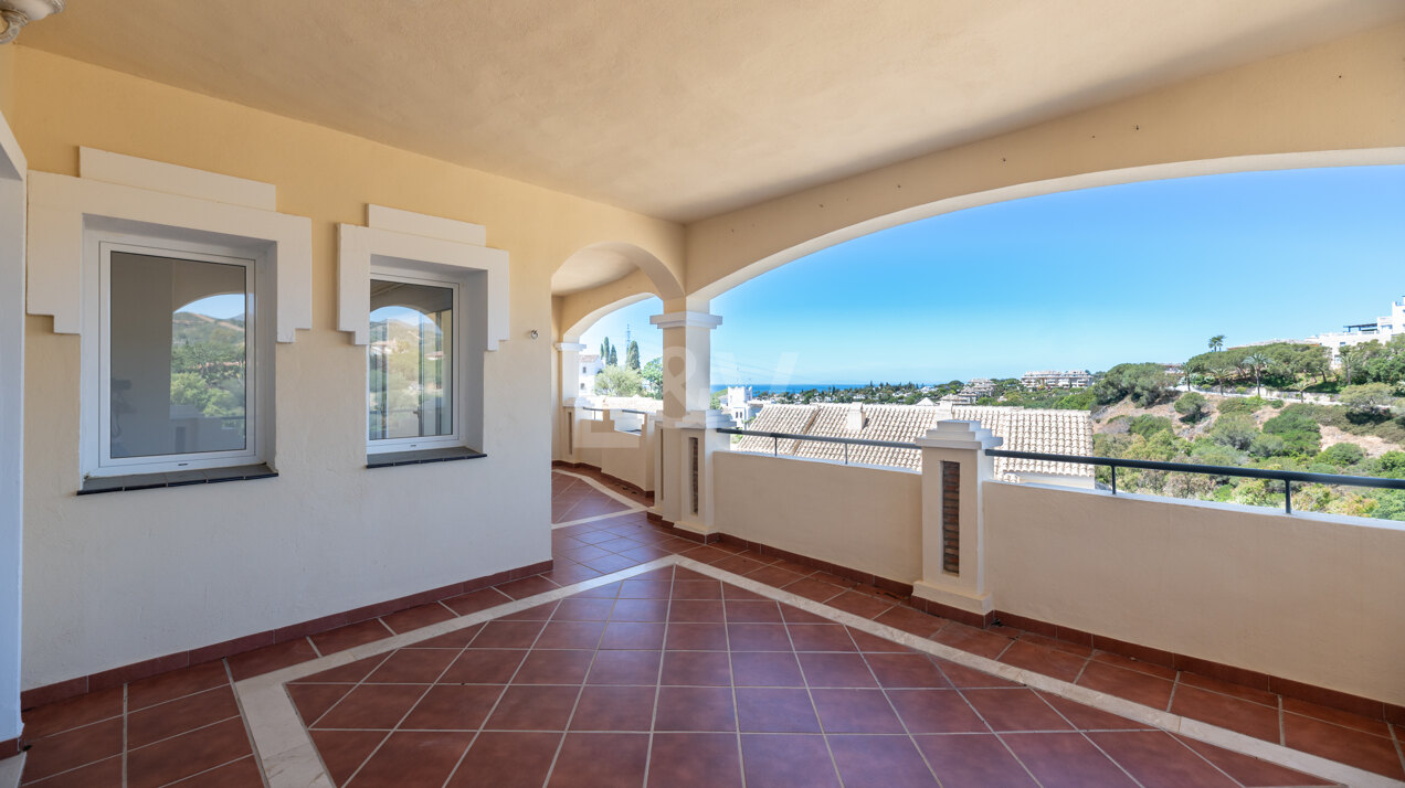 Splendid 2-Bedroom Apartment in Elviria, Marbella