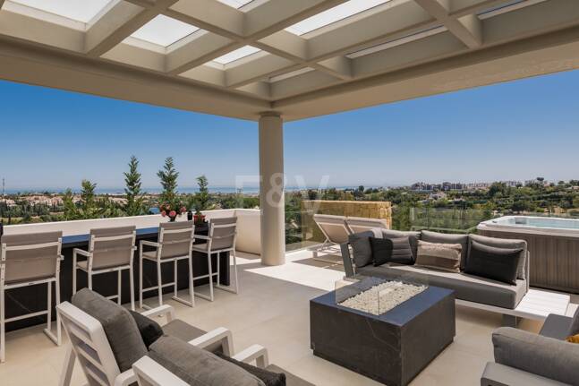 Front -Line Golf Villa with Sea Views, luxury Amenities in a Prime Location