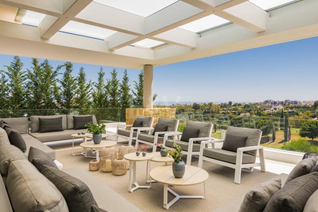 Front -Line Golf Villa with Sea Views, luxury Amenities in a Prime Location