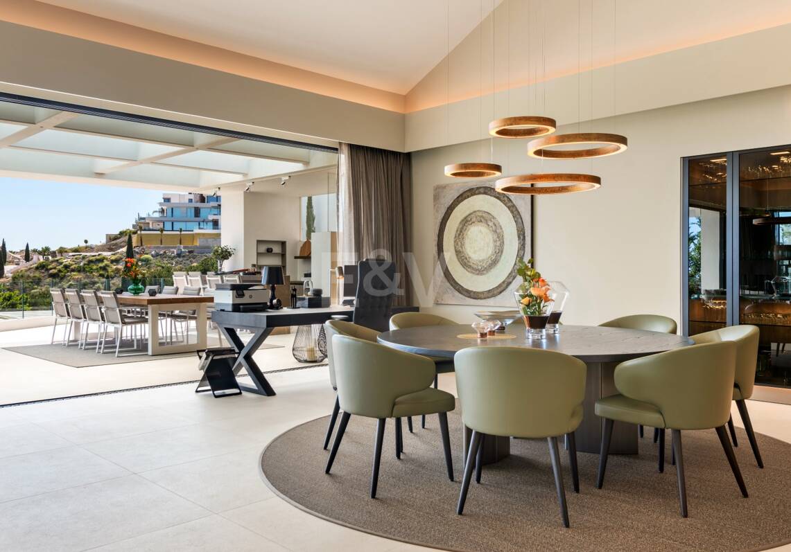 Front -Line Golf Villa avec vue sur la mer, équipements de luxe dans un emplacement privilégié