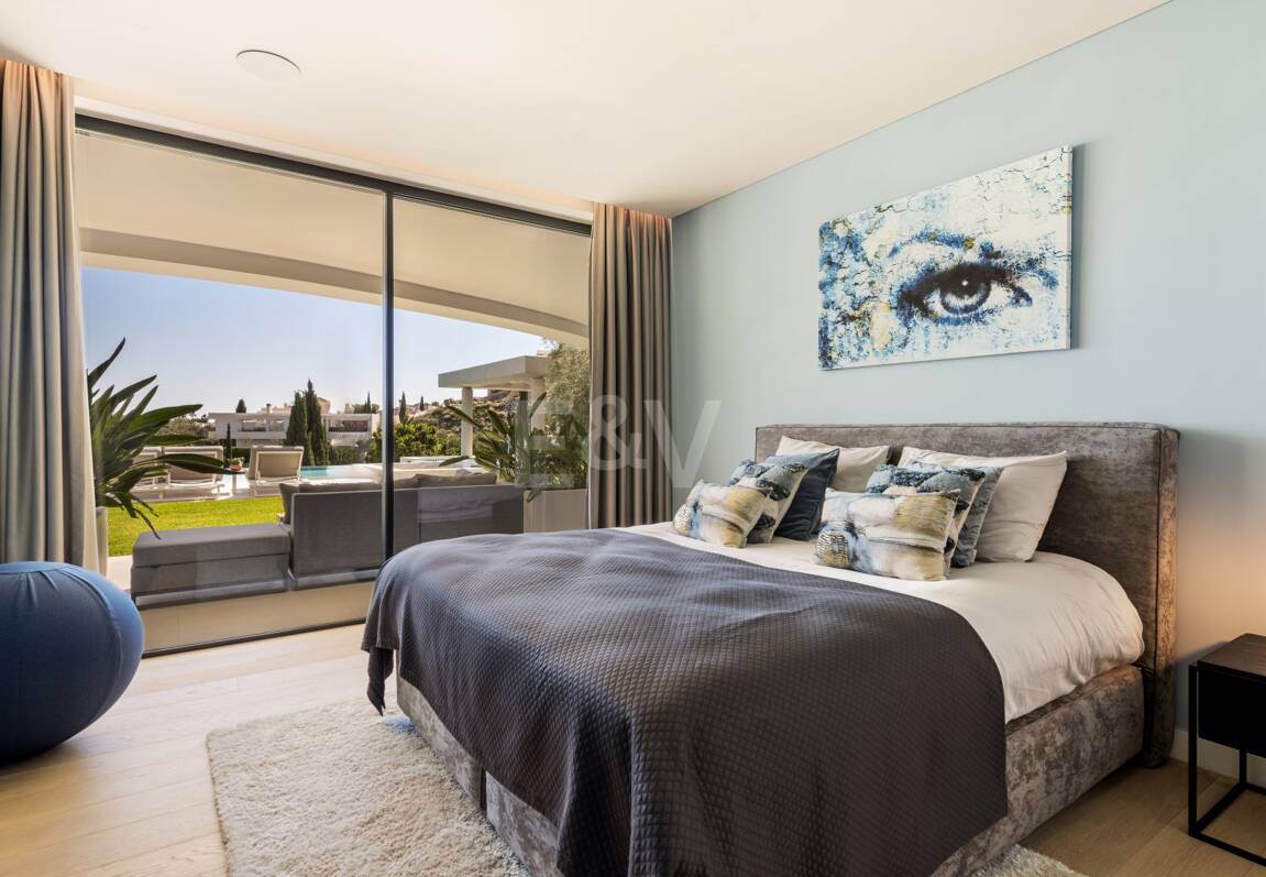 Front -Line Golf Villa with Sea Views, luxury Amenities in a Prime Location