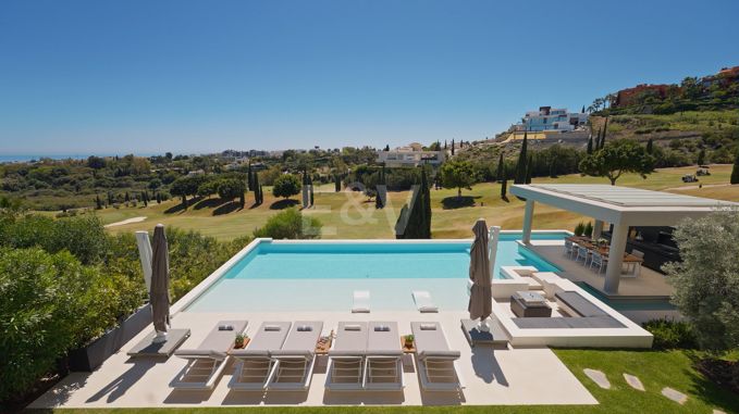Front -Line Golf Villa with Sea Views, luxury Amenities in a Prime Location