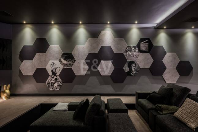 Front -Line Golf Villa with Sea Views, luxury Amenities in a Prime Location