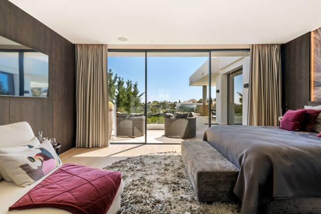 Front -Line Golf Villa with Sea Views, luxury Amenities in a Prime Location