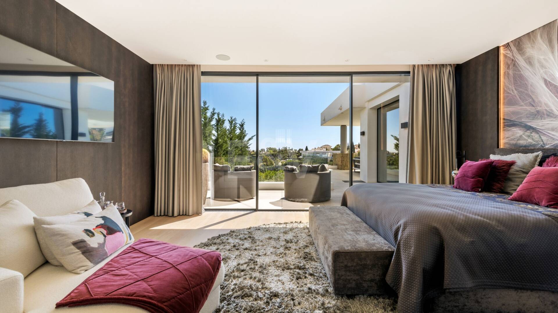 Front -Line Golf Villa with Sea Views, luxury Amenities in a Prime Location