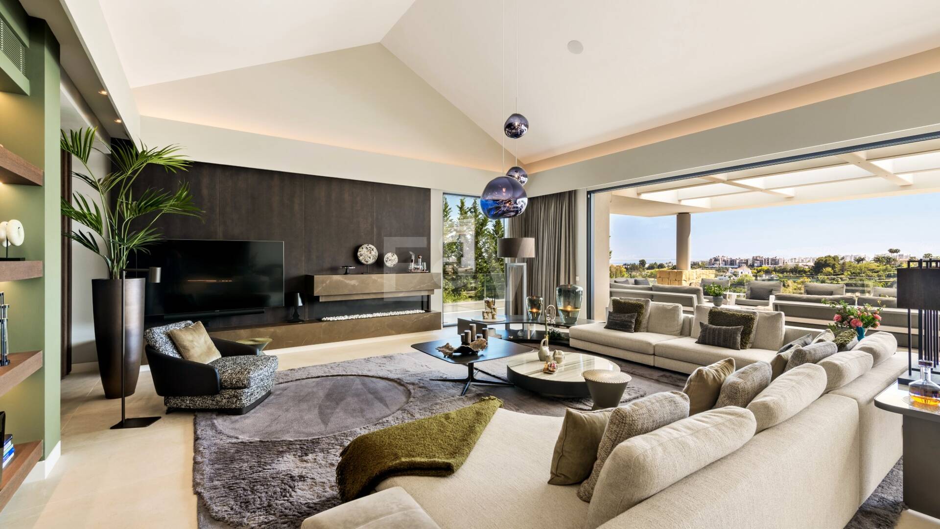 Front -Line Golf Villa with Sea Views, luxury Amenities in a Prime Location